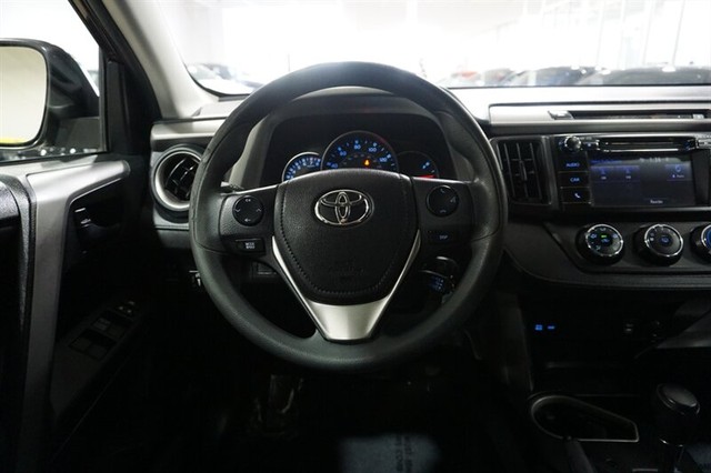 2016 Toyota RAV4 LE photo 36