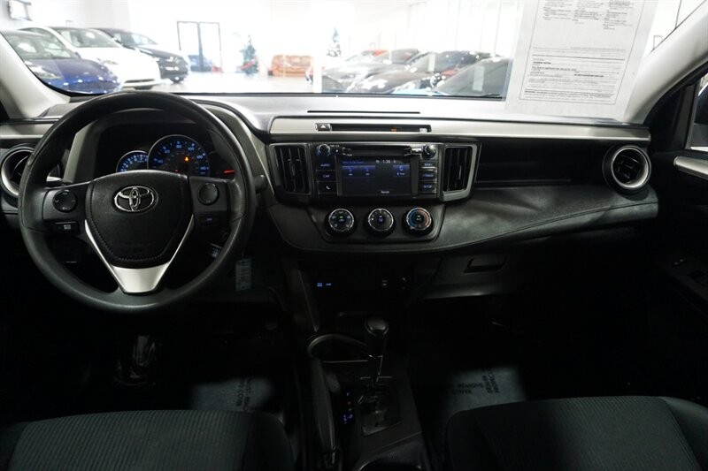 Toyota RAV4 LE Vehicle Full-screen Gallery Image 38