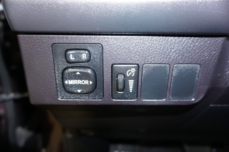 Toyota RAV4 LE Vehicle Full-screen Gallery Image 39