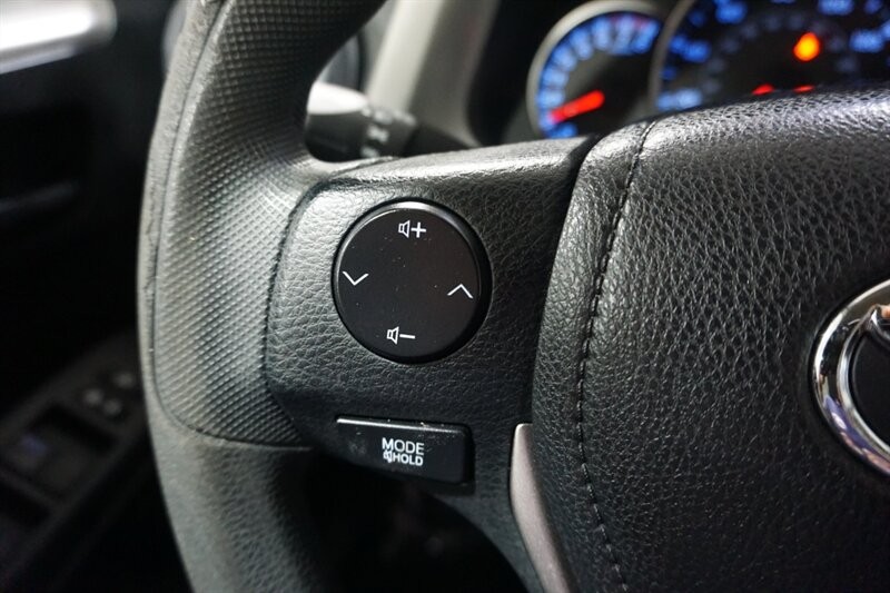 Toyota RAV4 LE Vehicle Full-screen Gallery Image 40