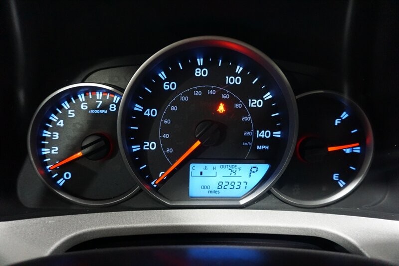 Toyota RAV4 LE Vehicle Full-screen Gallery Image 42