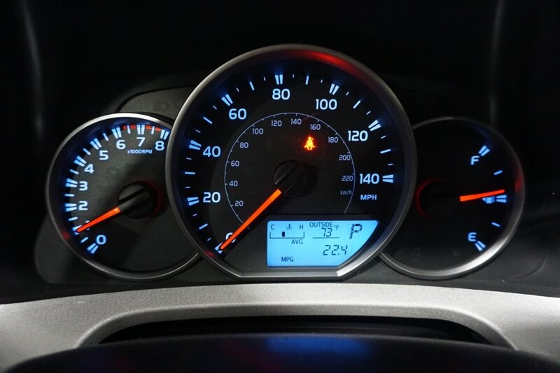 Toyota RAV4 LE Vehicle Full-screen Gallery Image 43