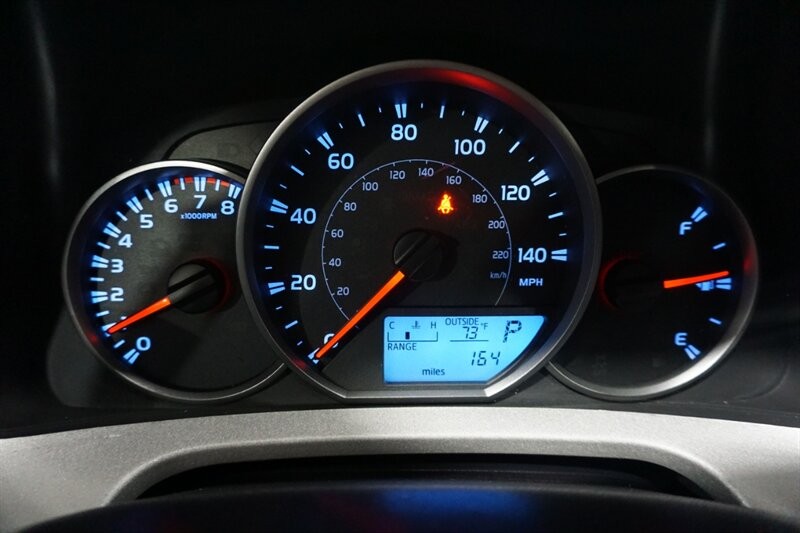 Toyota RAV4 LE Vehicle Full-screen Gallery Image 44