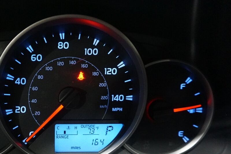 Toyota RAV4 LE Vehicle Full-screen Gallery Image 45