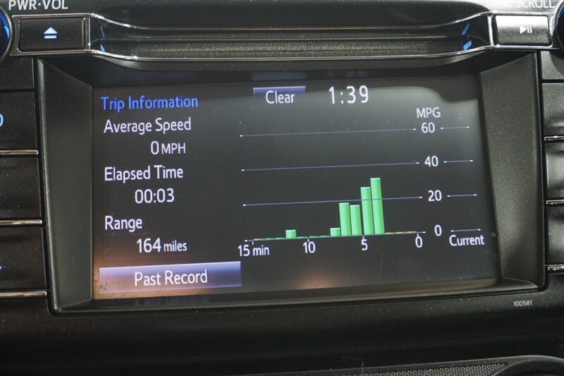 Toyota RAV4 LE Vehicle Full-screen Gallery Image 46