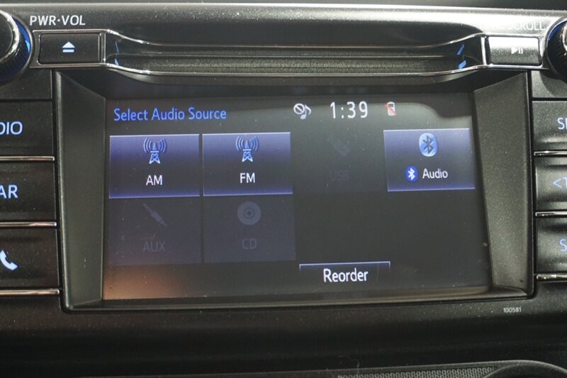 Toyota RAV4 LE Vehicle Full-screen Gallery Image 47