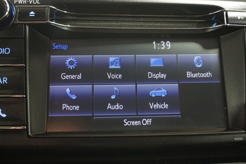 Toyota RAV4 LE Vehicle Full-screen Gallery Image 49