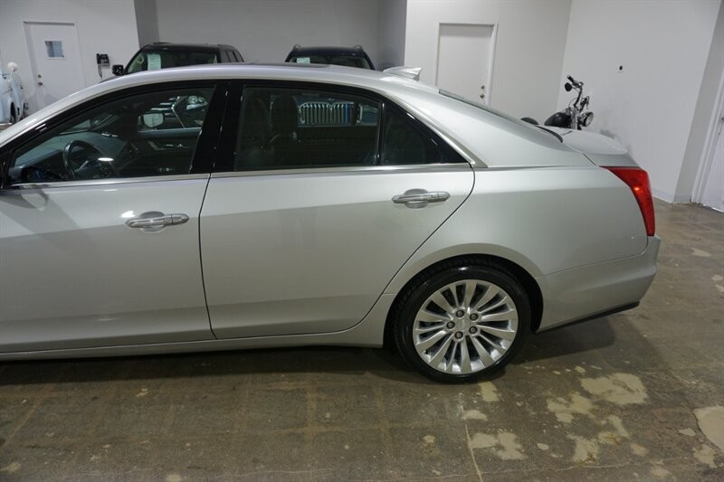 Cadillac CTS 3.6L Premium Luxury Vehicle Full-screen Gallery Image 04