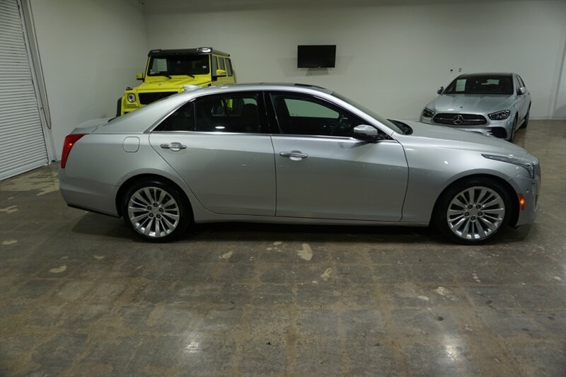 Cadillac CTS 3.6L Premium Luxury Vehicle Full-screen Gallery Image 11