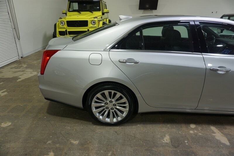 Cadillac CTS 3.6L Premium Luxury Vehicle Full-screen Gallery Image 12