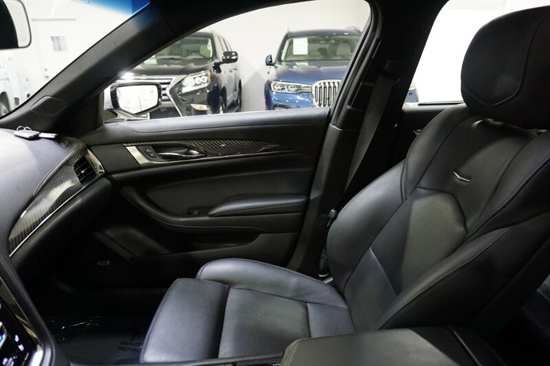 Cadillac CTS 3.6L Premium Luxury Vehicle Full-screen Gallery Image 20