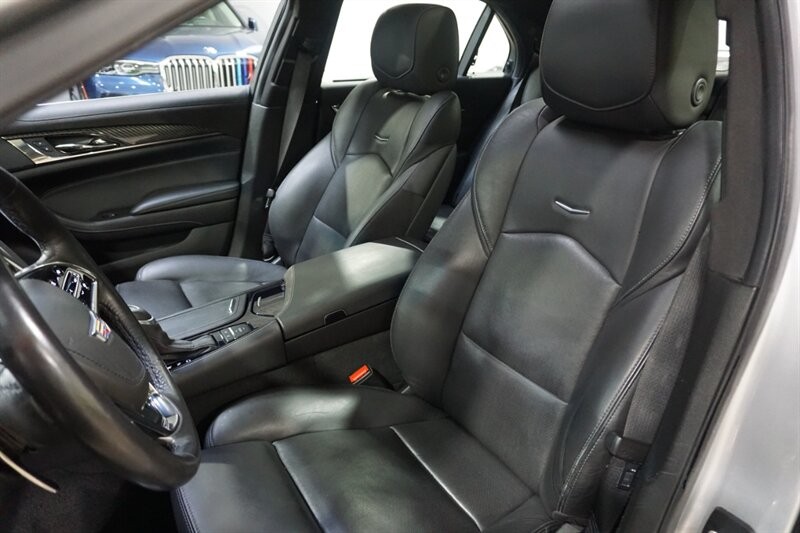 Cadillac CTS 3.6L Premium Luxury Vehicle Full-screen Gallery Image 22