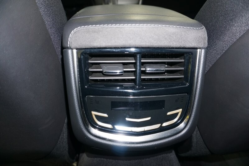 Cadillac CTS 3.6L Premium Luxury Vehicle Full-screen Gallery Image 28