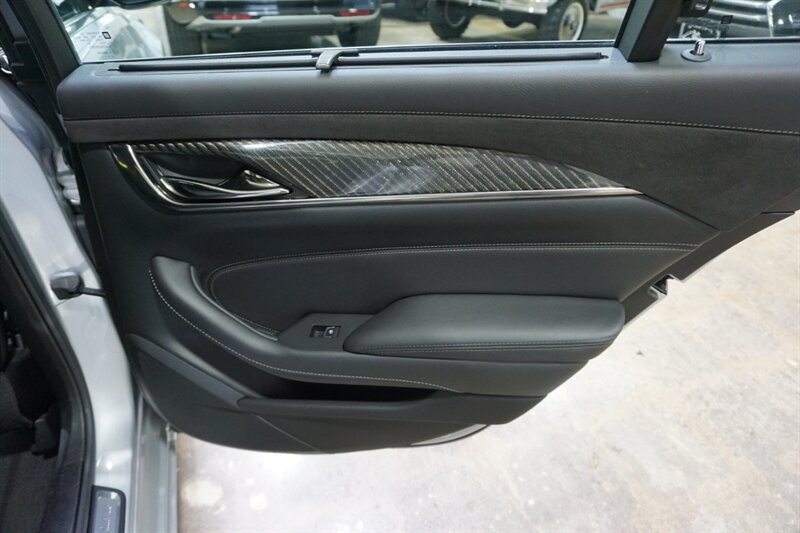 Cadillac CTS 3.6L Premium Luxury Vehicle Full-screen Gallery Image 29