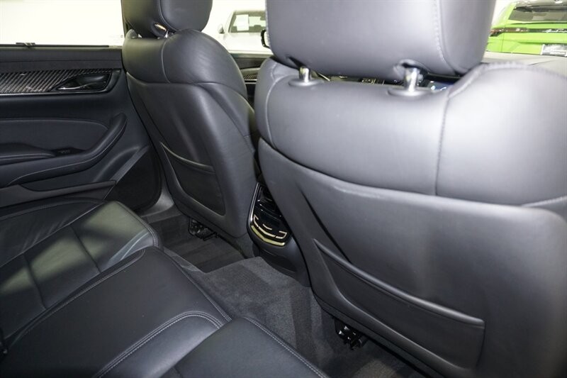 Cadillac CTS 3.6L Premium Luxury Vehicle Full-screen Gallery Image 30