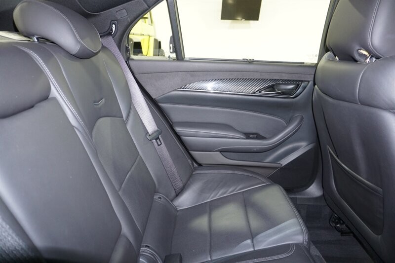 Cadillac CTS 3.6L Premium Luxury Vehicle Full-screen Gallery Image 31