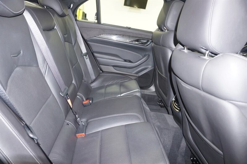 Cadillac CTS 3.6L Premium Luxury Vehicle Full-screen Gallery Image 32