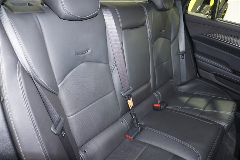 Cadillac CTS 3.6L Premium Luxury Vehicle Full-screen Gallery Image 33