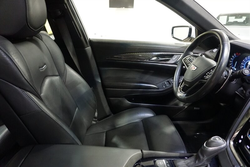 Cadillac CTS 3.6L Premium Luxury Vehicle Full-screen Gallery Image 37