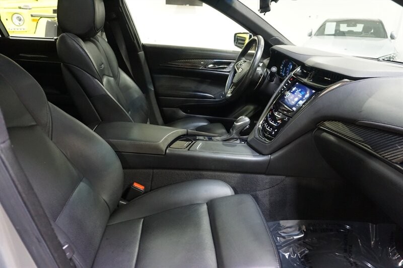 Cadillac CTS 3.6L Premium Luxury Vehicle Full-screen Gallery Image 38