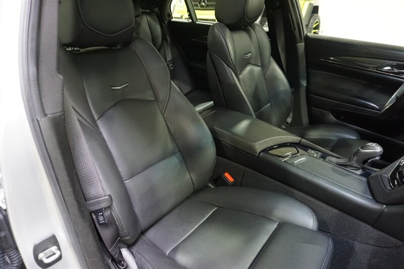 Cadillac CTS 3.6L Premium Luxury Vehicle Full-screen Gallery Image 39