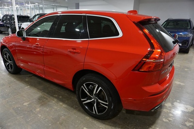 2018 Volvo XC60 R-Design photo 4