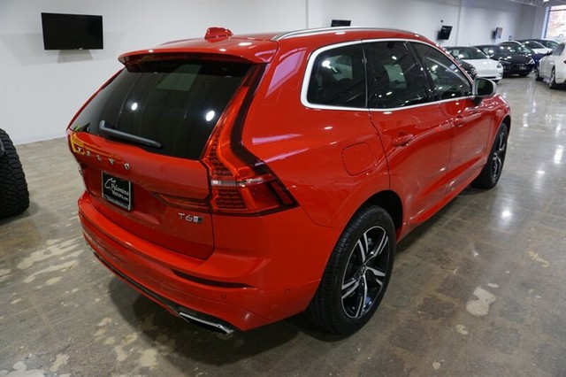 2018 Volvo XC60 R-Design photo 7