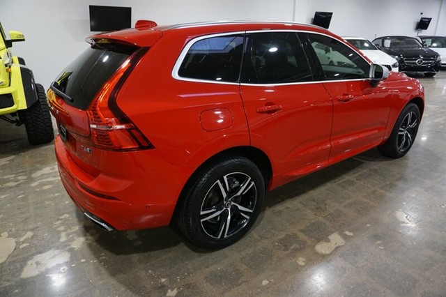 2018 Volvo XC60 R-Design photo 8