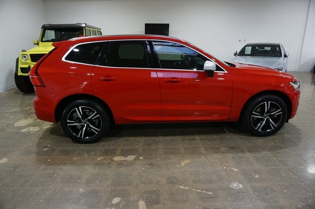 2018 Volvo XC60 R-Design photo 11