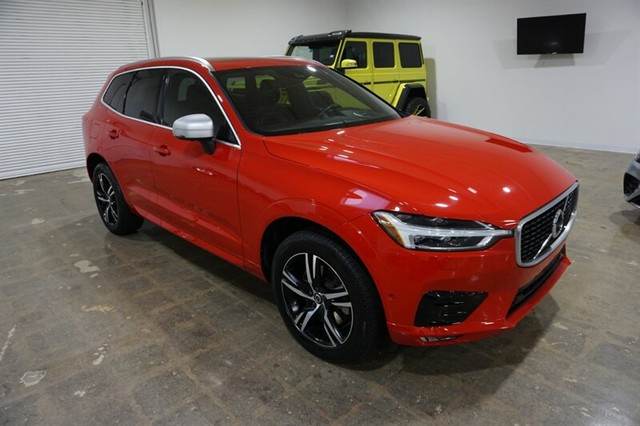 2018 Volvo XC60 R-Design photo 12