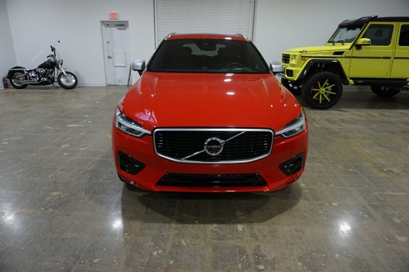 Volvo XC60 T6 R-Design Vehicle Full-screen Gallery Image 15