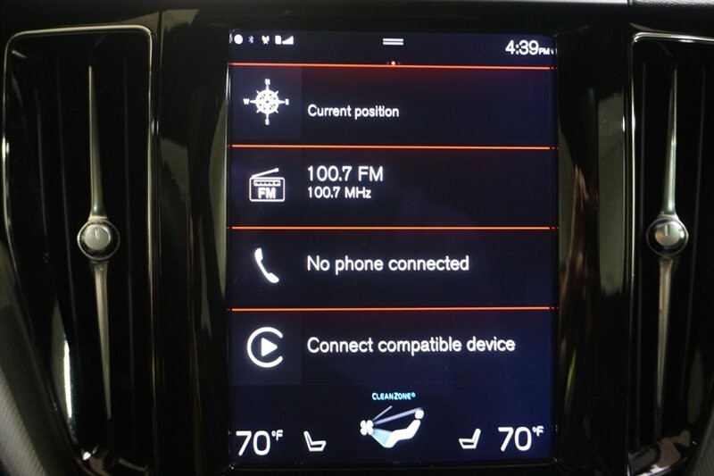 Volvo XC60 T6 R-Design Vehicle Full-screen Gallery Image 44