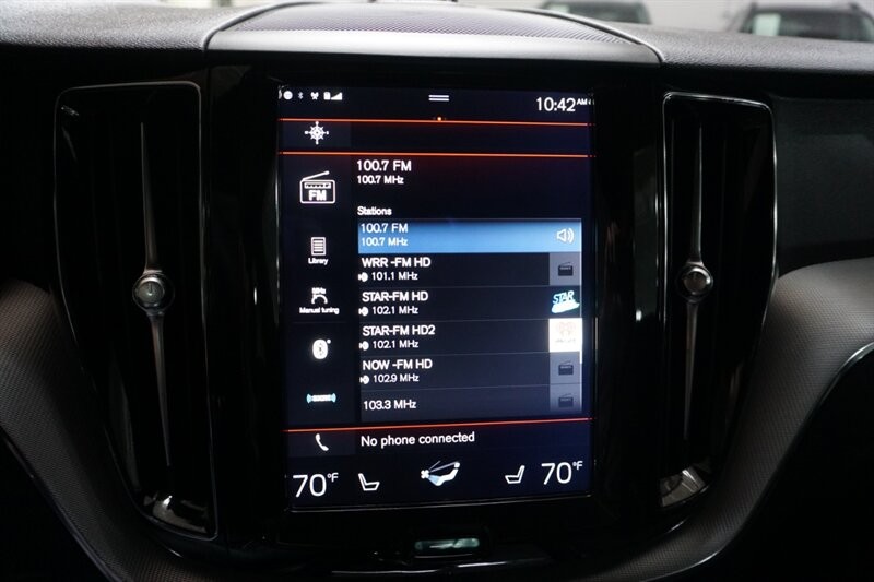 Volvo XC60 T6 R-Design Vehicle Full-screen Gallery Image 46