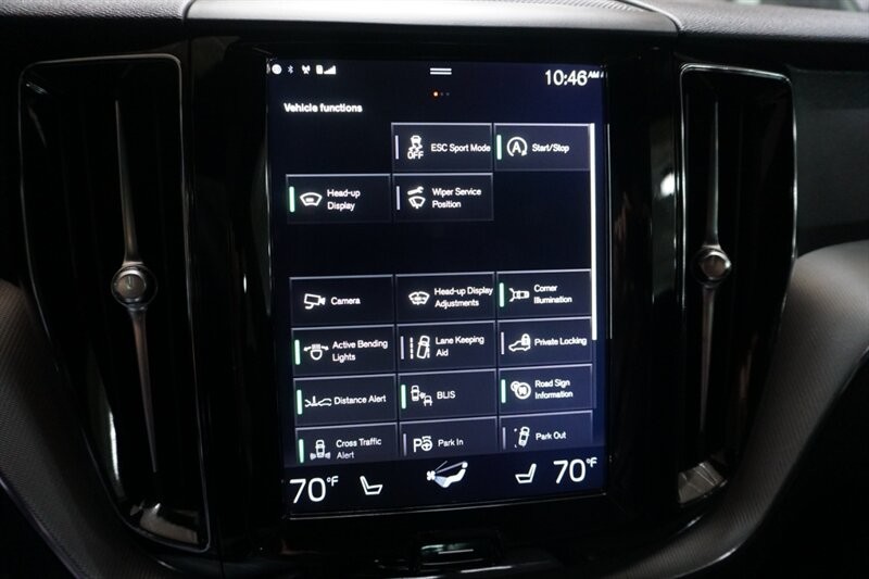 Volvo XC60 T6 R-Design Vehicle Full-screen Gallery Image 48