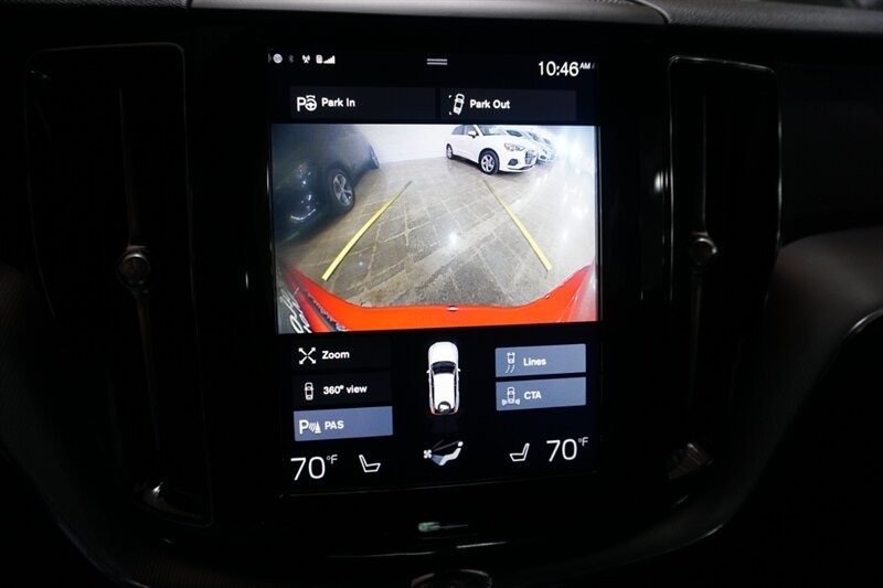 Volvo XC60 T6 R-Design Vehicle Full-screen Gallery Image 50