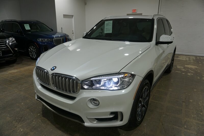 BMW X5 xDrive35d Vehicle Full-screen Gallery Image 02
