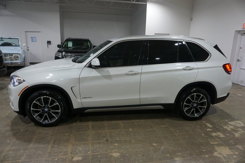 BMW X5 xDrive35d Vehicle Full-screen Gallery Image 05