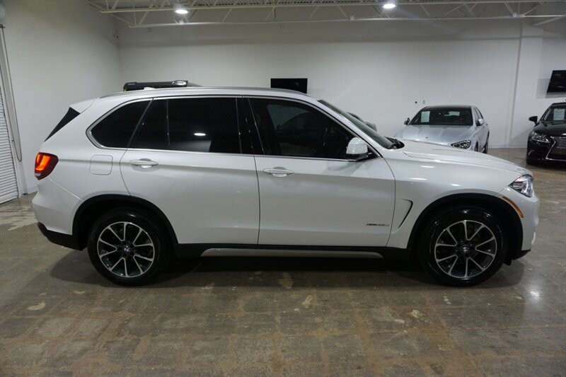 BMW X5 xDrive35d Vehicle Full-screen Gallery Image 11