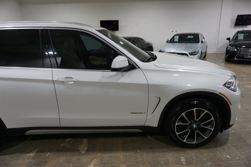 BMW X5 xDrive35d Vehicle Full-screen Gallery Image 13