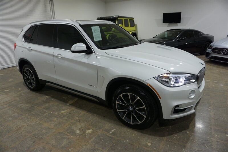 BMW X5 xDrive35d Vehicle Full-screen Gallery Image 14