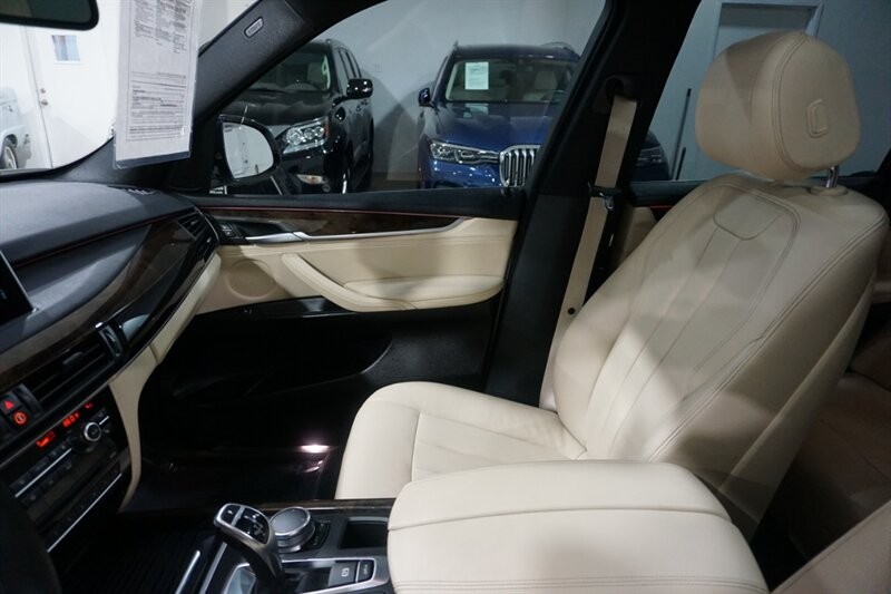 BMW X5 xDrive35d Vehicle Full-screen Gallery Image 18