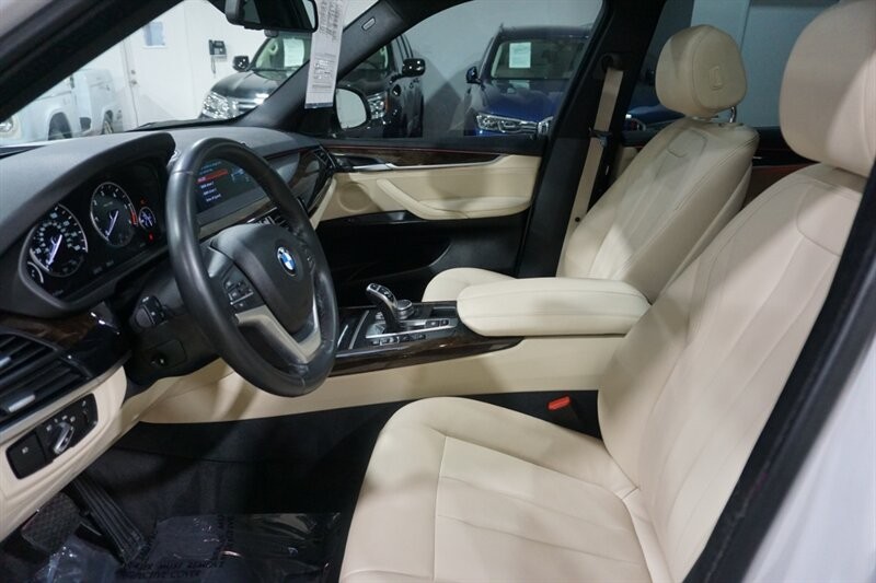 BMW X5 xDrive35d Vehicle Full-screen Gallery Image 19