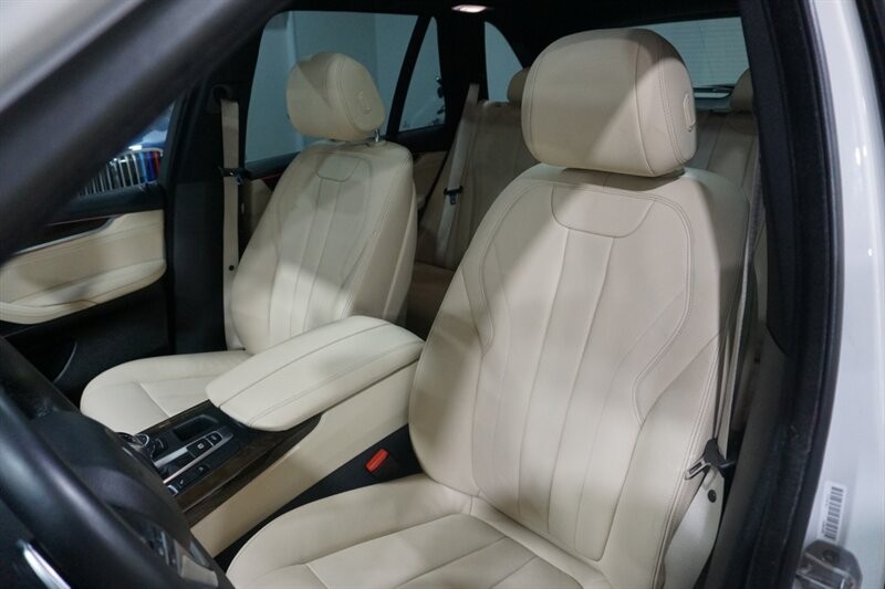 BMW X5 xDrive35d Vehicle Full-screen Gallery Image 20