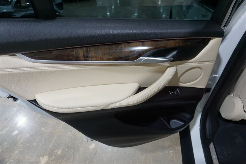 BMW X5 xDrive35d Vehicle Full-screen Gallery Image 21