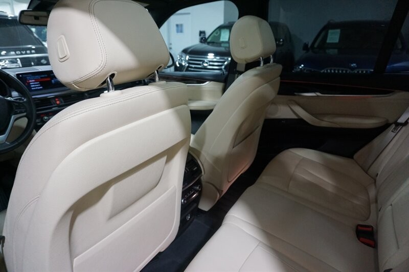 BMW X5 xDrive35d Vehicle Full-screen Gallery Image 22