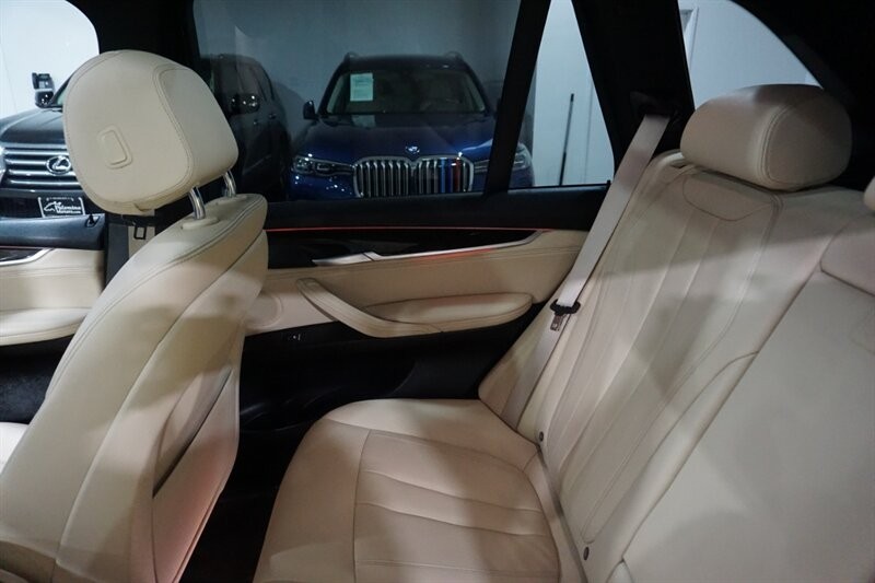 BMW X5 xDrive35d Vehicle Full-screen Gallery Image 23