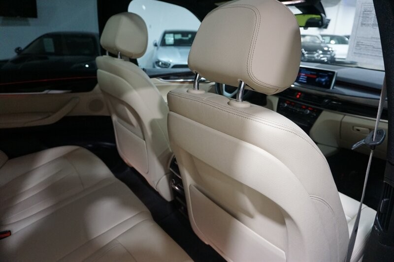 BMW X5 xDrive35d Vehicle Full-screen Gallery Image 28