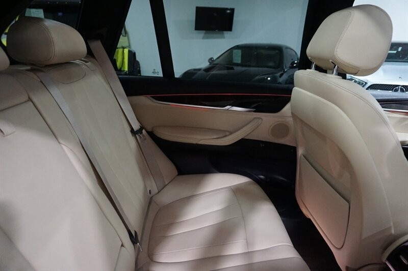 BMW X5 xDrive35d Vehicle Full-screen Gallery Image 29