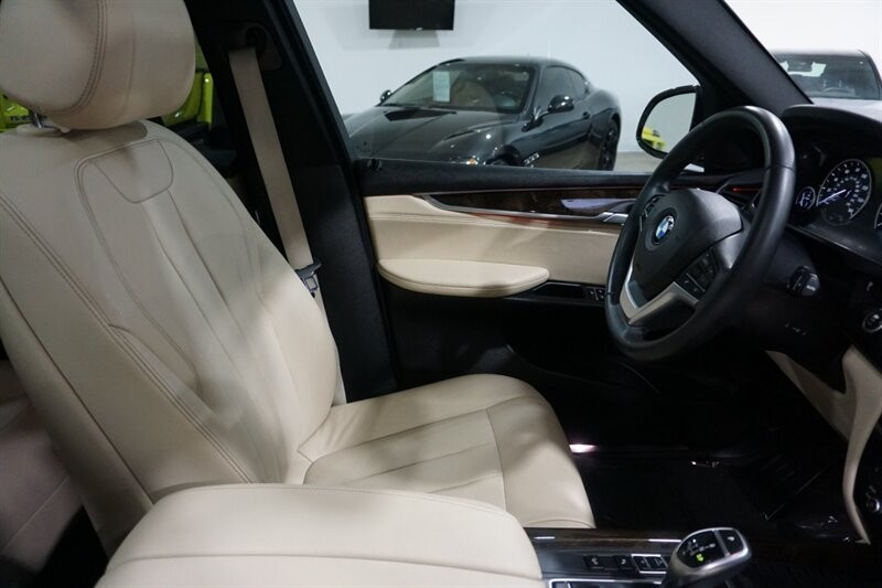 BMW X5 xDrive35d Vehicle Full-screen Gallery Image 34