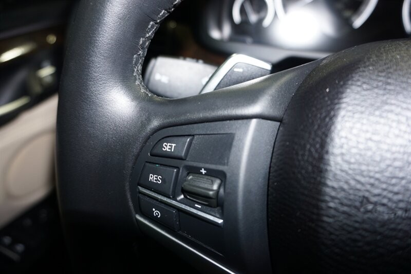 BMW X5 xDrive35d Vehicle Full-screen Gallery Image 40